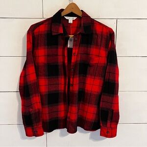 Old Navy Black and Red Plaid Flannel Boyfriend Shirt. Size Medium. NWT